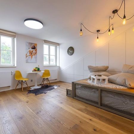 Luxurious, Charming Studio Perfect For Couples Praga Zewnętrze zdjęcie