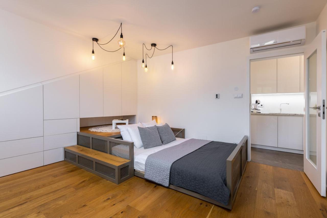 Luxurious, Charming Studio Perfect For Couples Praga Zewnętrze zdjęcie