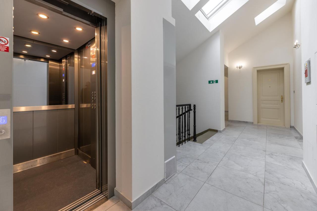 Luxurious, Charming Studio Perfect For Couples Praga Zewnętrze zdjęcie